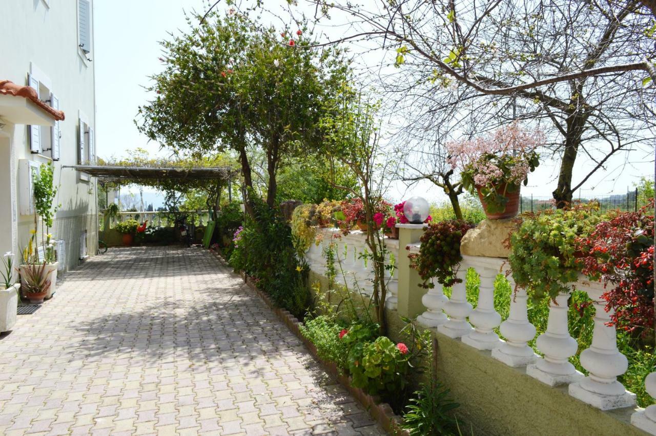 Araucaria Home Ликсури Экстерьер фото